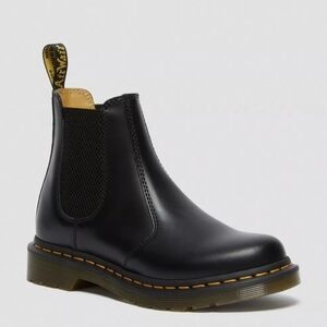 Womens 2976 Doc Martens Chelsea Boot-Smooth Leather